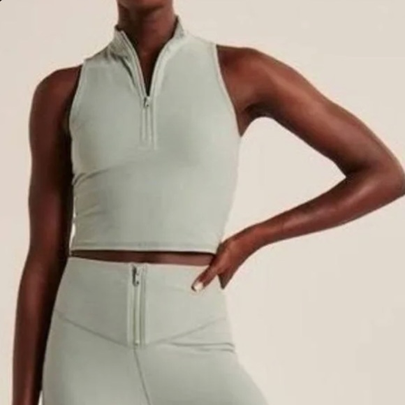 Abercrombie & Fitch Mock Neck Zip-Up Cropped Tank - Picture 6 of 6
